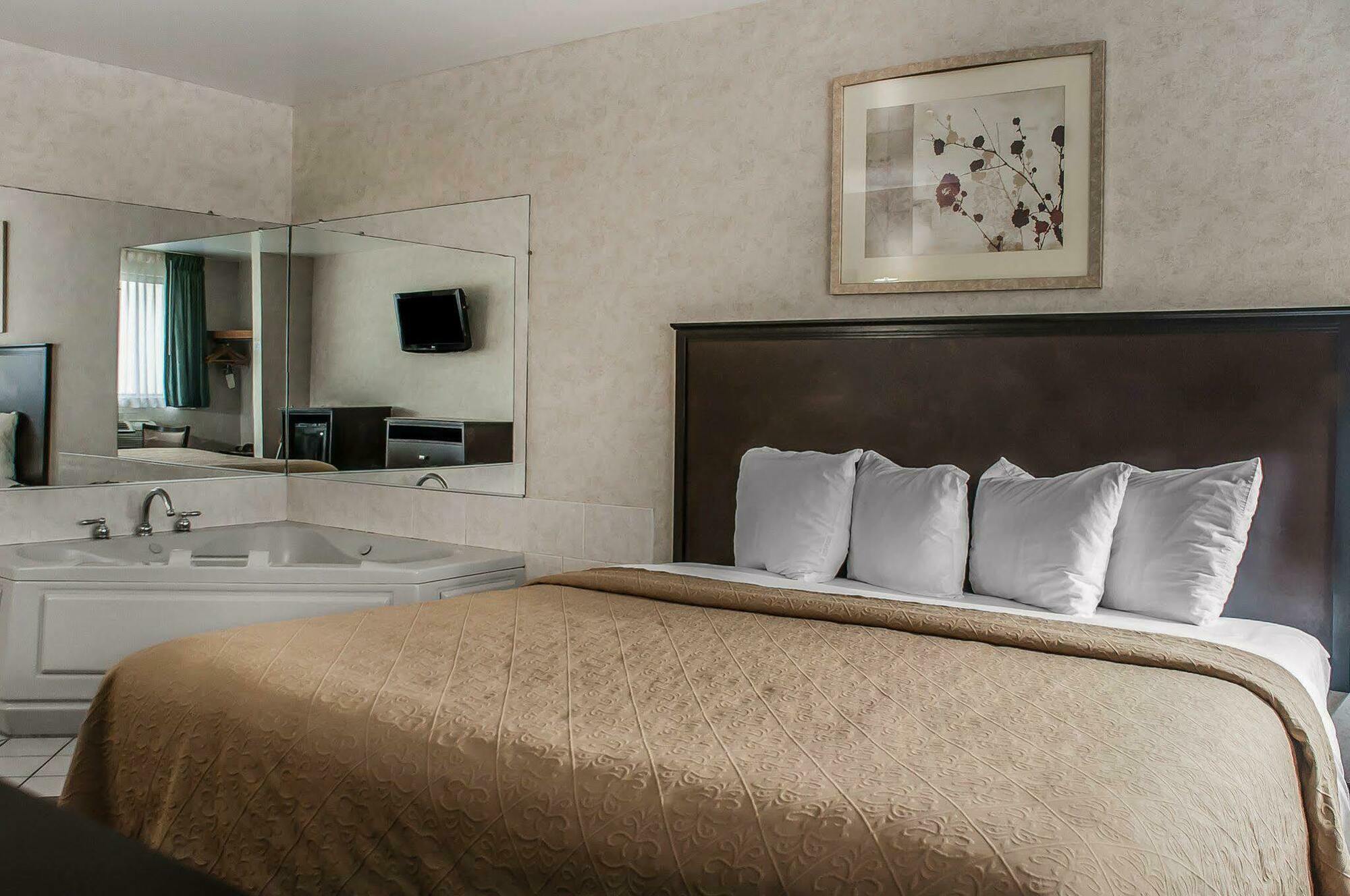 Quality Inn - Niagara Falls Blvd Eksteriør bilde